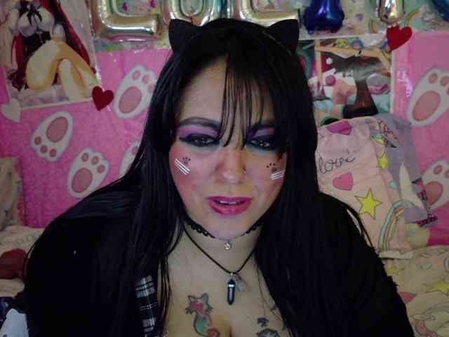 AlizeHentaiMeow webcam