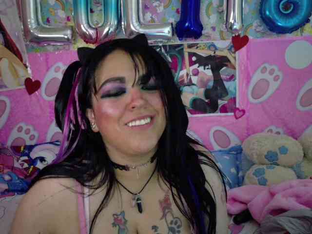 AlizeHentaiMeow webcam