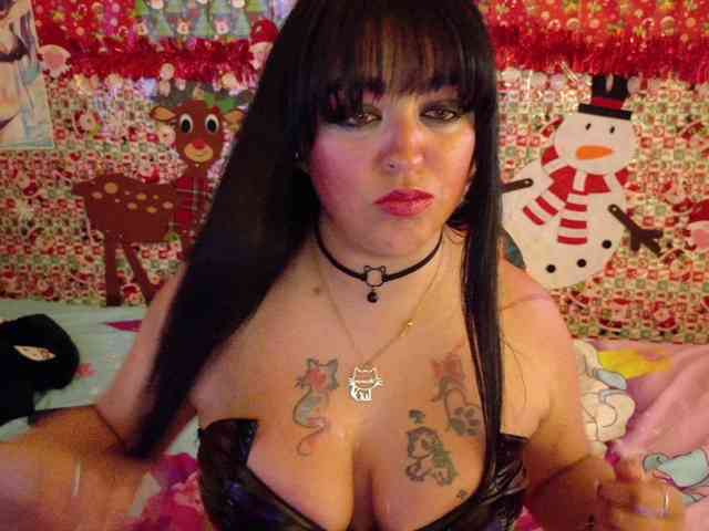 AlizeHentaiMeow webcam