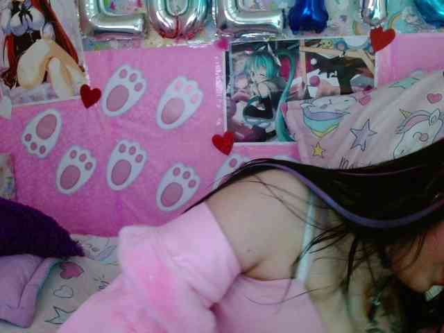 AlizeHentaiMeow webcam