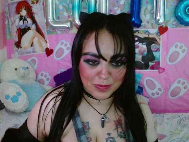 AlizeHentaiMeow webcam