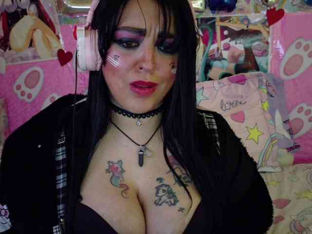AlizeHentaiMeow webcam