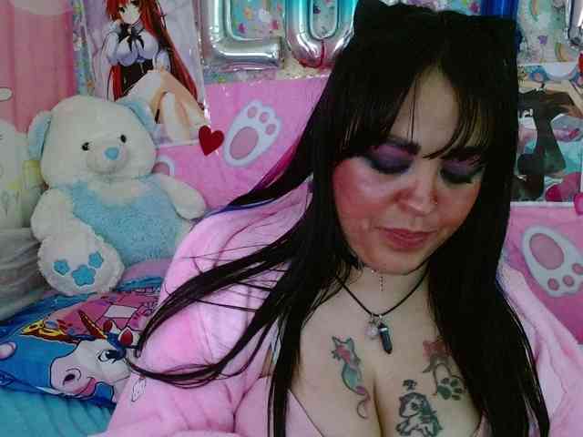AlizeHentaiMeow webcam