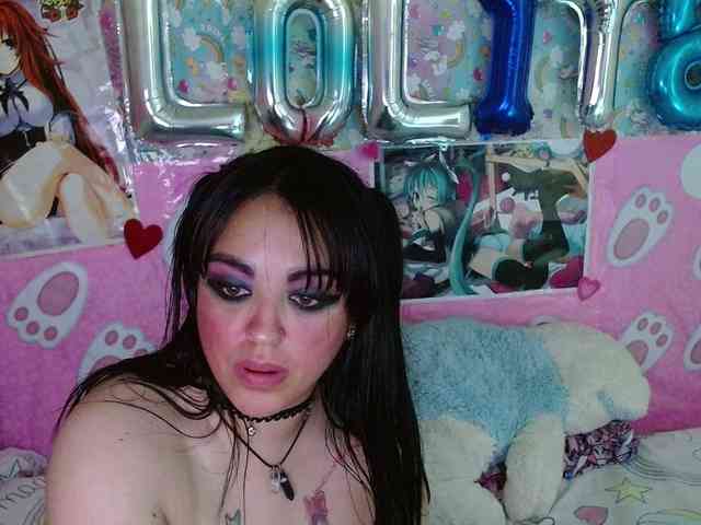 AlizeHentaiMeow webcam