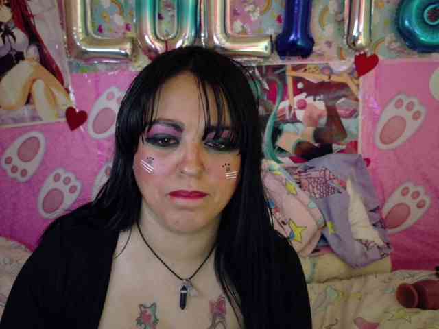 AlizeHentaiMeow webcam
