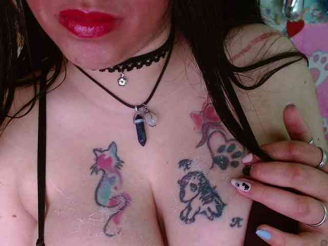 AlizeHentaiMeow webcam