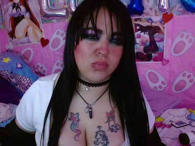 AlizeHentaiMeow webcam