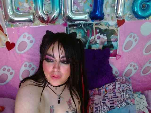 AlizeHentaiMeow webcam