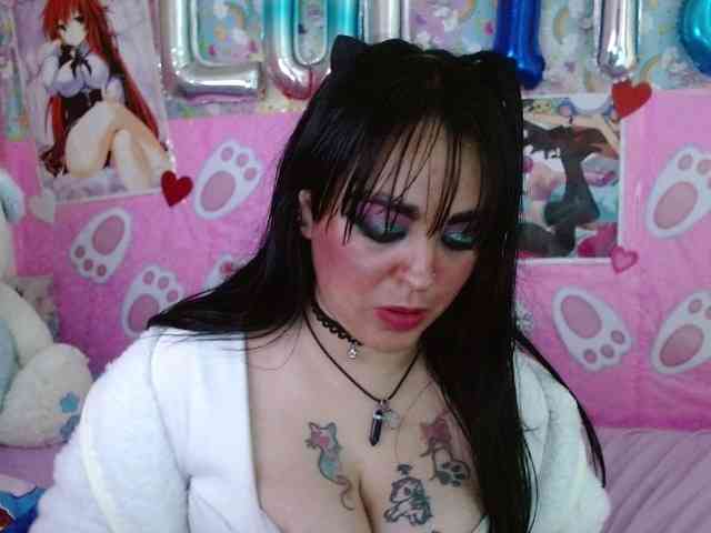 AlizeHentaiMeow webcam