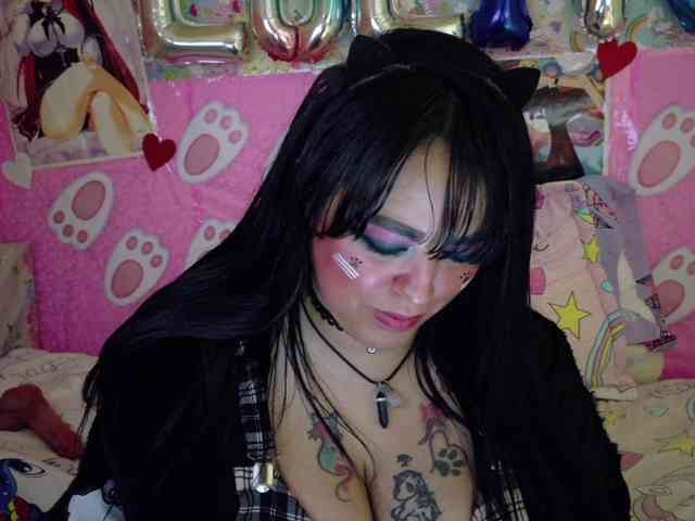 AlizeHentaiMeow webcam