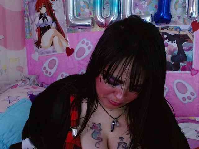 AlizeHentaiMeow webcam