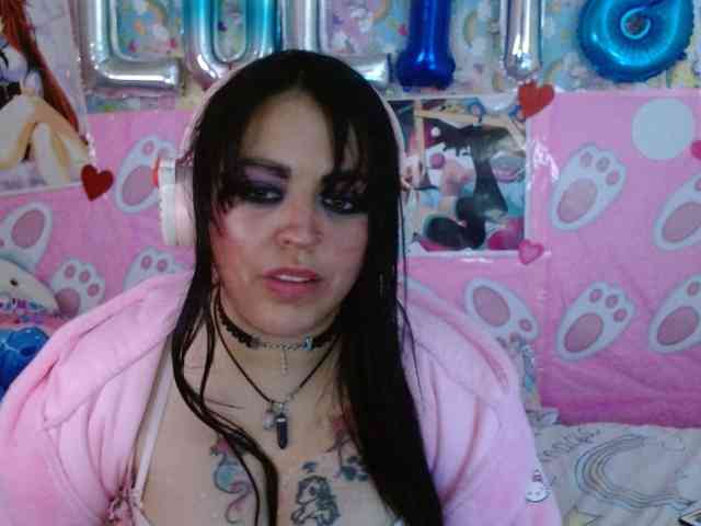 AlizeHentaiMeow webcam