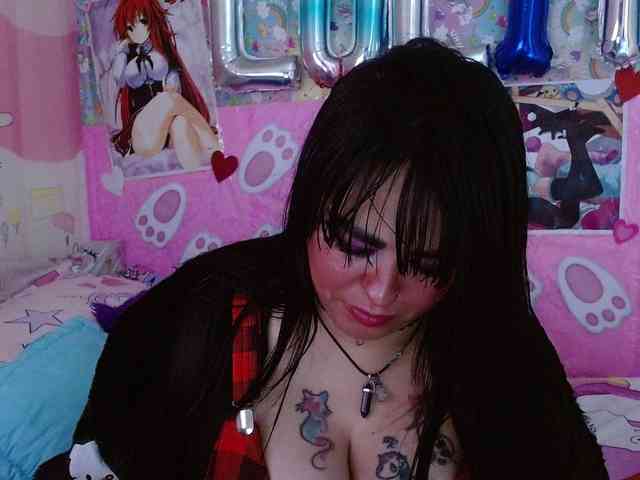 AlizeHentaiMeow webcam