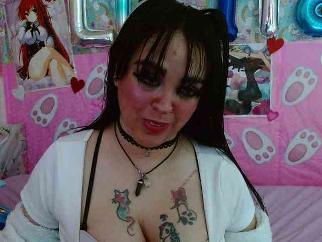 AlizeHentaiMeow webcam