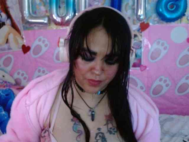 AlizeHentaiMeow webcam