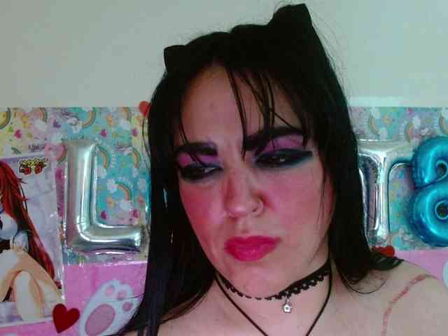 AlizeHentaiMeow webcam
