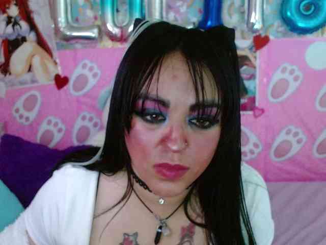 AlizeHentaiMeow webcam