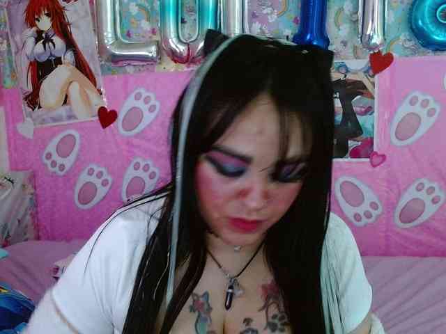 AlizeHentaiMeow webcam