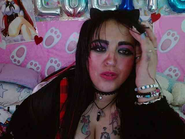 AlizeHentaiMeow webcam