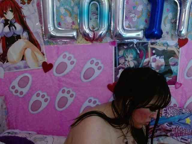 AlizeHentaiMeow webcam