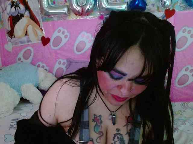 AlizeHentaiMeow webcam