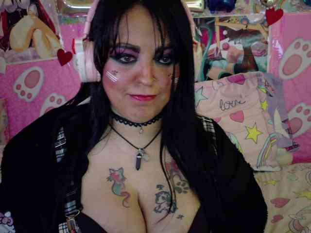 AlizeHentaiMeow webcam