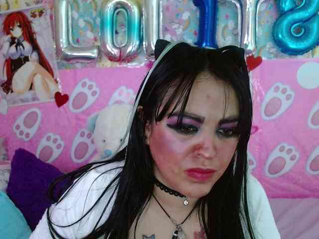 AlizeHentaiMeow webcam
