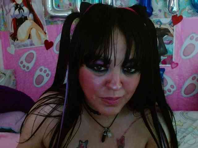 AlizeHentaiMeow webcam