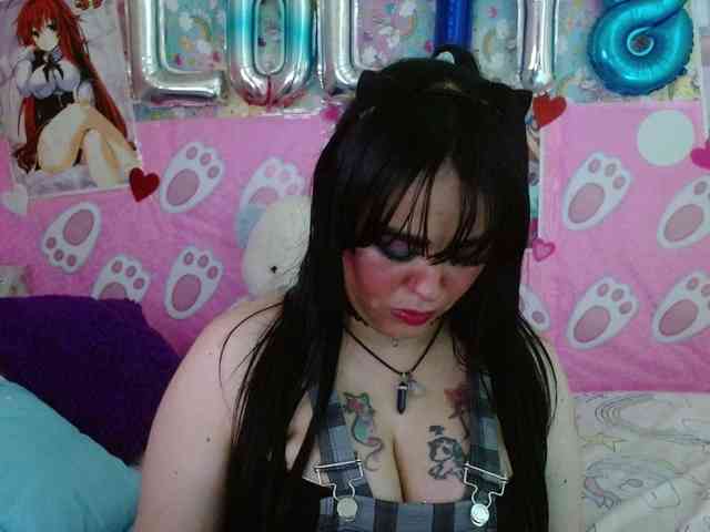 AlizeHentaiMeow webcam
