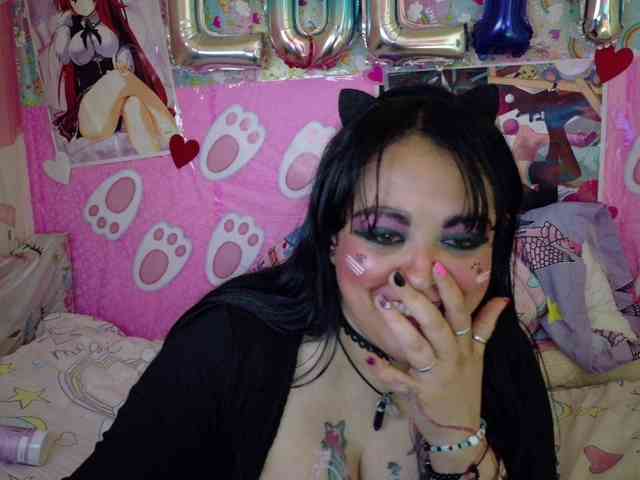 AlizeHentaiMeow webcam
