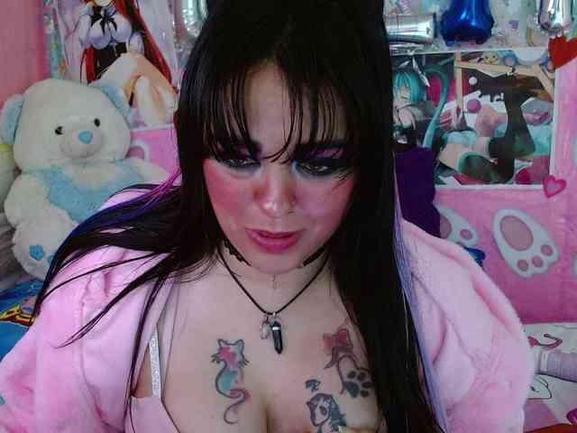 AlizeHentaiMeow webcam