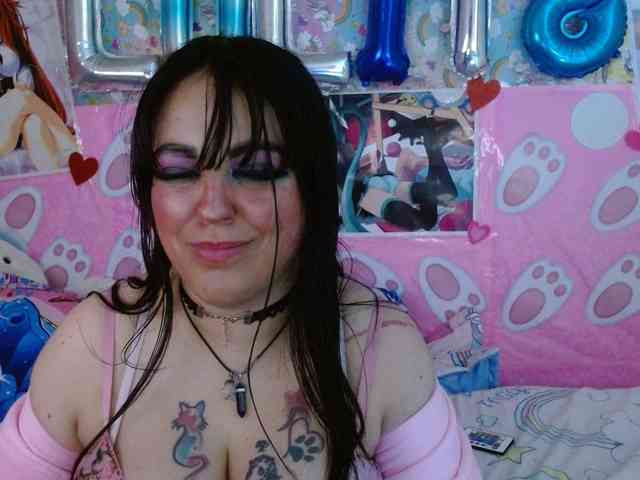 AlizeHentaiMeow webcam