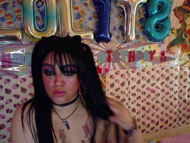 AlizeHentaiMeow webcam