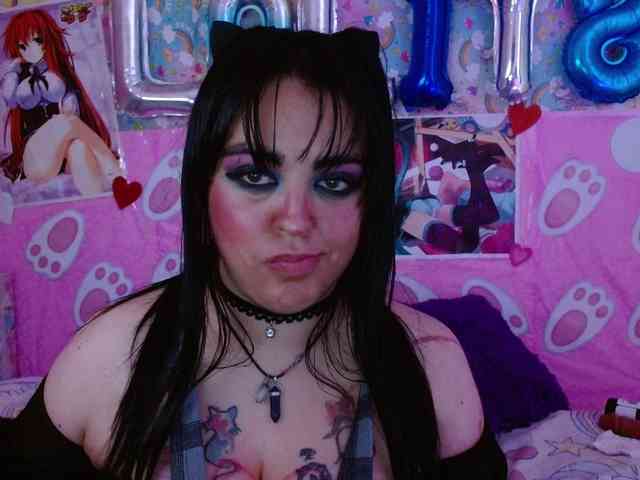 AlizeHentaiMeow webcam