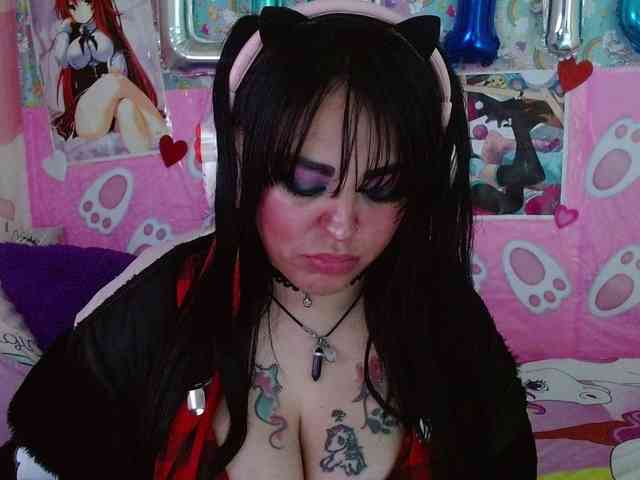 AlizeHentaiMeow webcam