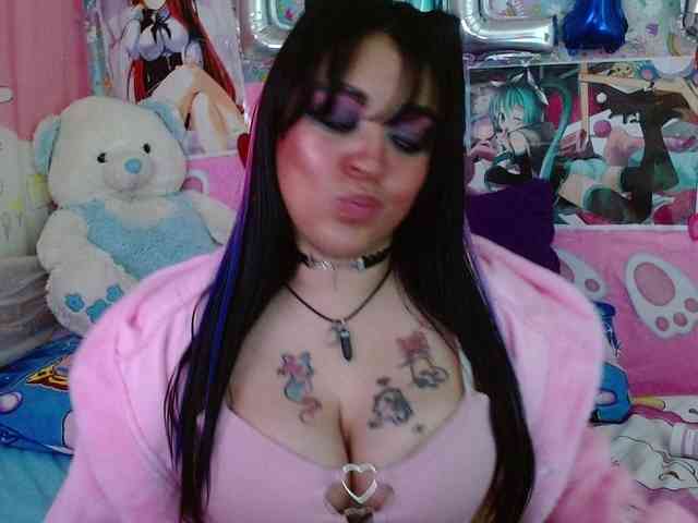 AlizeHentaiMeow webcam