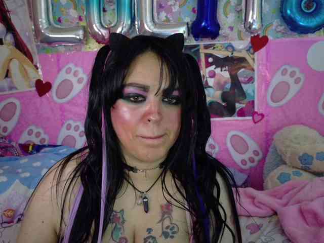 AlizeHentaiMeow webcam