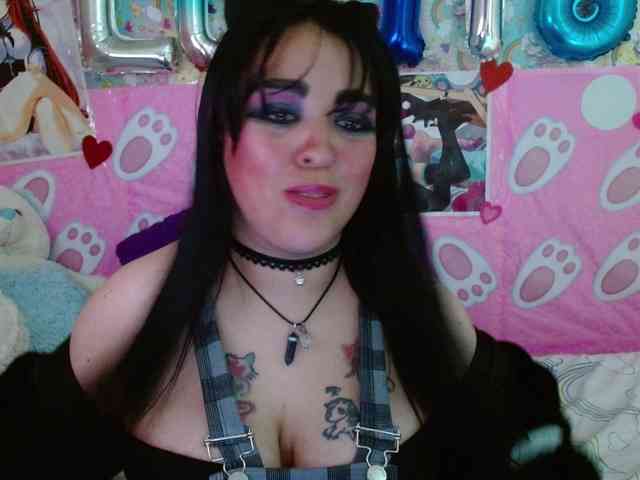 AlizeHentaiMeow webcam