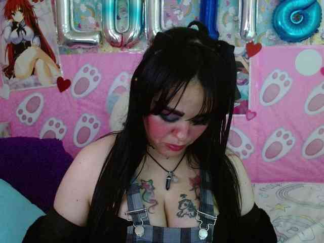 AlizeHentaiMeow webcam