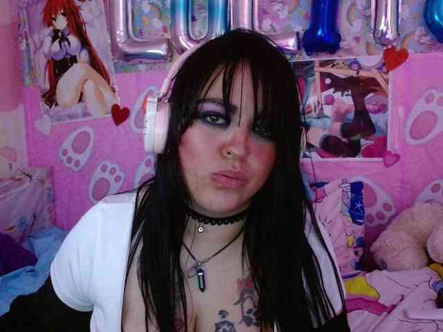 AlizeHentaiMeow webcam