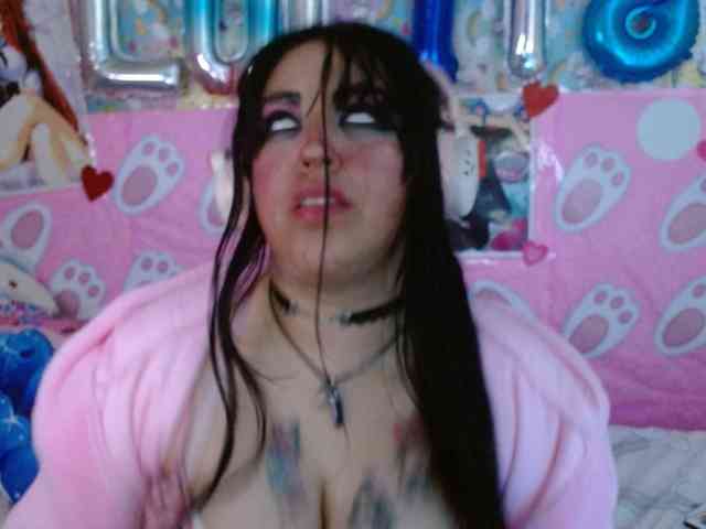 AlizeHentaiMeow webcam