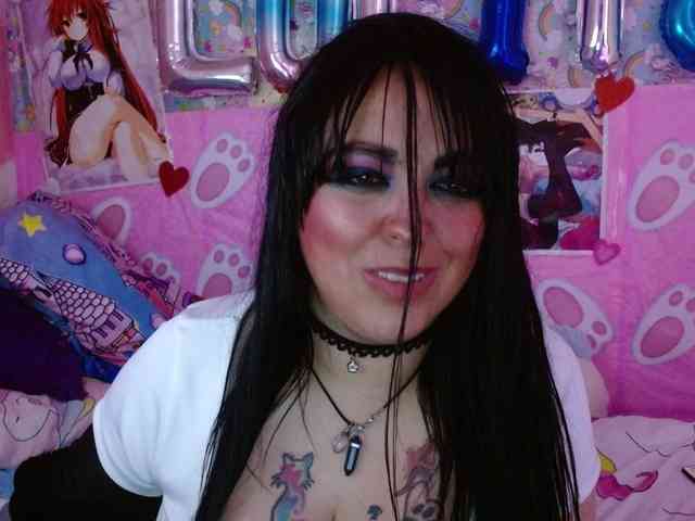 AlizeHentaiMeow webcam