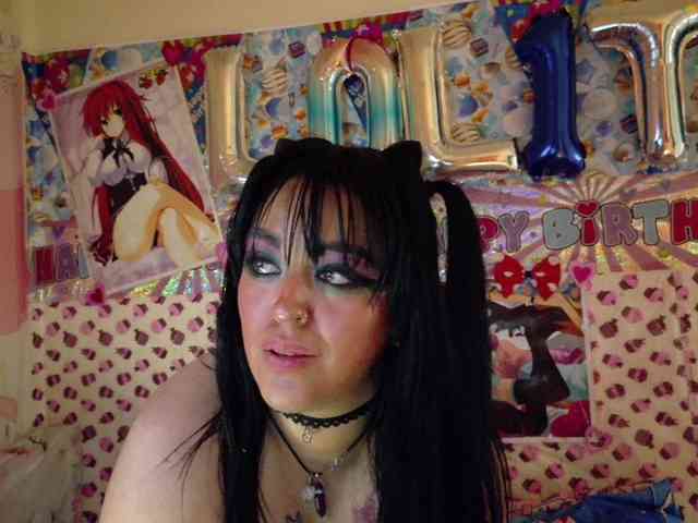 AlizeHentaiMeow webcam
