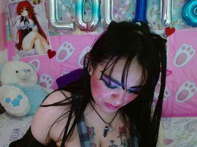 AlizeHentaiMeow webcam