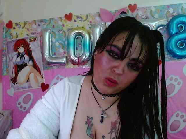 AlizeHentaiMeow webcam