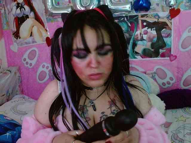 AlizeHentaiMeow webcam