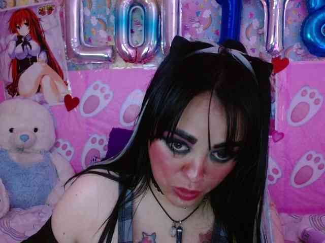AlizeHentaiMeow webcam