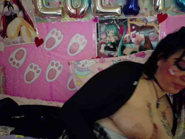 AlizeHentaiMeow webcam