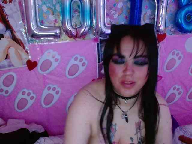 AlizeHentaiMeow webcam