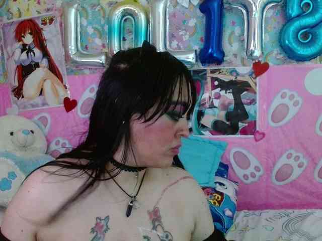AlizeHentaiMeow webcam